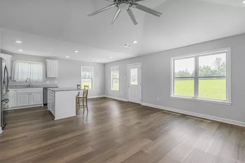 Living - 124 Greg Sneed Dr, Quitman, AR 72131 photo 1 of 1