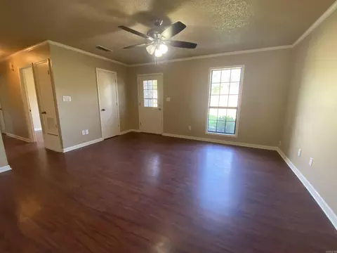 Living - 36 Windfield Cir, Trumann, AR 72472 photo 1 of 2