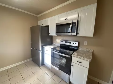 Kitchen - 36 Windfield Cir, Trumann, AR 72472 photo 2 of 3
