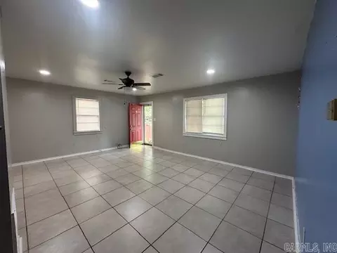 Living - 417 E 7th St, Lonoke, AR 72086 photo 1 of 2