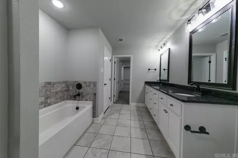 Bath - 42 Cimarron Cir, Cabot, AR 72023 photo 5 of 6