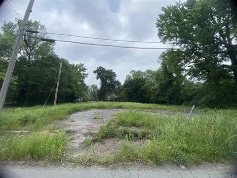 1905 S Pine St, Pine Bluff, AR 71601 photo 2