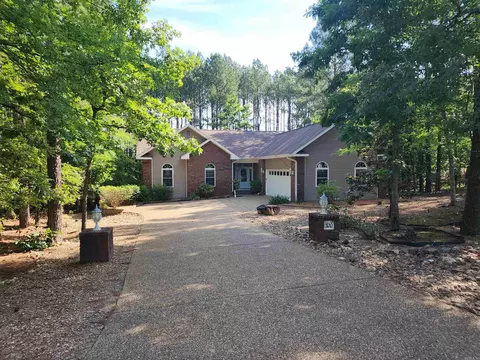 320 Maderas Dr, Hot Springs Village, AR 71909