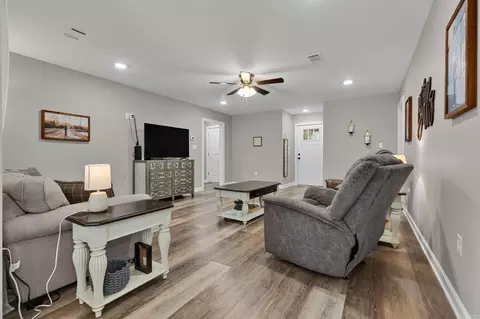 Entry Way - 12 Thomas Cir, Greenbrier, AR 72058 photo 2 of 3