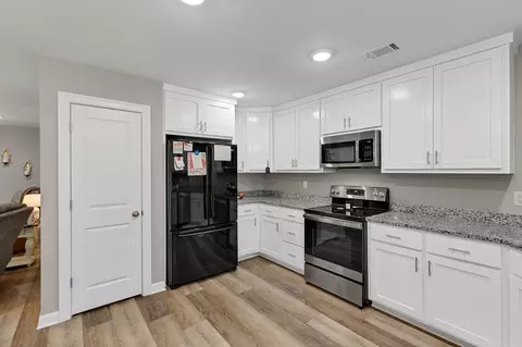 Kitchen - 12 Thomas Cir, Greenbrier, AR 72058 photo 4 of 4