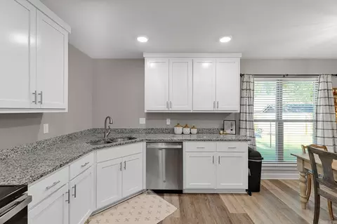 Kitchen - 12 Thomas Cir, Greenbrier, AR 72058 photo 1 of 4