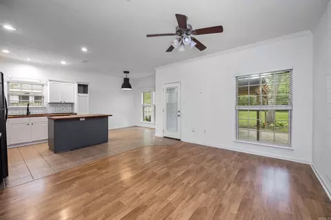 327 Locust St, Conway, AR 72034 photo 4
