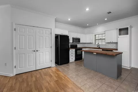 327 Locust St, Conway, AR 72034 photo 7
