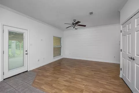 327 Locust St, Conway, AR 72034 photo 6