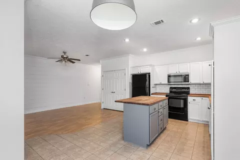 327 Locust St, Conway, AR 72034 photo 9
