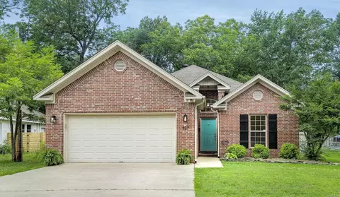 327 Locust St, Conway, AR 72034 photo 1