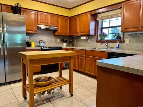 Kitchen - 60 Wendy Cv, Conway, AR 72032 photo 2 of 3