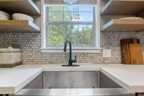 Kitchen - 10 Pintail Dr, Conway, AR 72032 photo 4 of 5