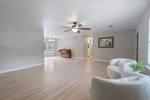Living - 10 Pintail Dr, Conway, AR 72032 photo 3 of 6