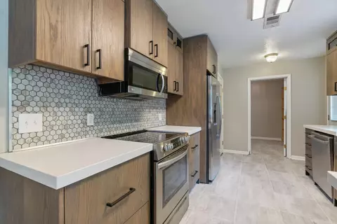 Kitchen - 10 Pintail Dr, Conway, AR 72032 photo 3 of 5