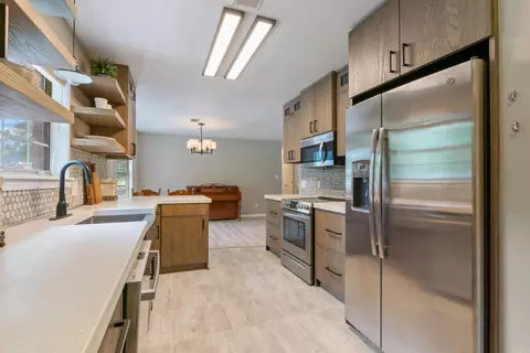 Kitchen - 10 Pintail Dr, Conway, AR 72032 photo 5 of 5