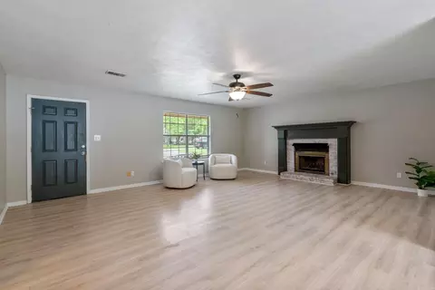 Living - 10 Pintail Dr, Conway, AR 72032 photo 1 of 6