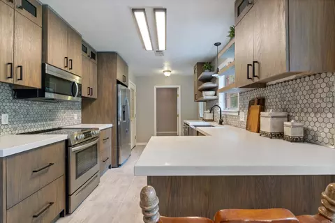 Kitchen - 10 Pintail Dr, Conway, AR 72032 photo 2 of 5