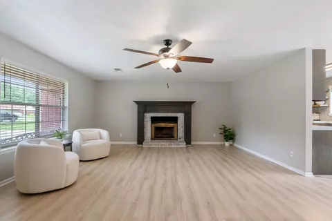 Living - 10 Pintail Dr, Conway, AR 72032 photo 5 of 6