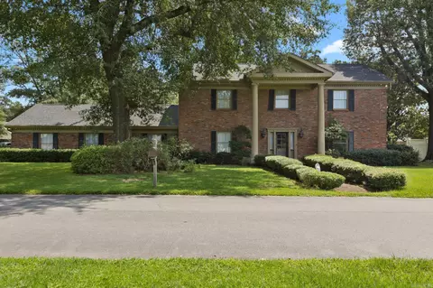 8 Elmwood Cir, Pine Bluff, AR 71603 photo 3