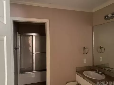 Bath - 1300 Fern Creek Dr, Benton, AR 72015 photo 4 of 4