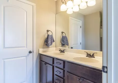 Bath - 1140 Meadows Dr, Benton, AR 72019 photo 1 of 2