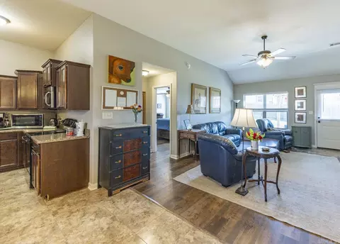 Entry Way - 1140 Meadows Dr, Benton, AR 72019 photo 3 of 3
