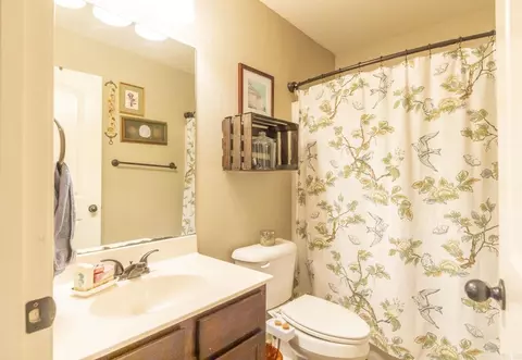 Bath - 1140 Meadows Dr, Benton, AR 72019 photo 2 of 2