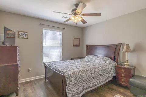 Bedroom - 1140 Meadows Dr, Benton, AR 72019 photo 5 of 6