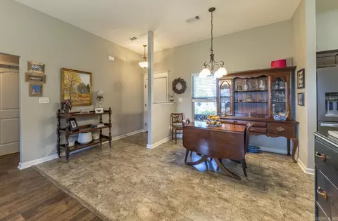 Entry Way - 1140 Meadows Dr, Benton, AR 72019 photo 2 of 3