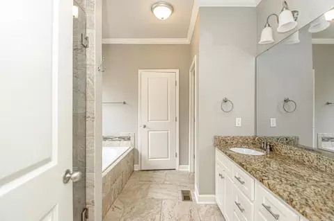 Bath - 315 Cedar Dr, Bryant, AR 72022 photo 4 of 10