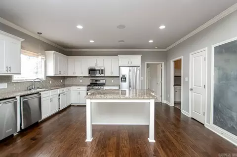 Kitchen - 315 Cedar Dr, Bryant, AR 72022 photo 2 of 6
