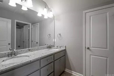 Bath - 315 Cedar Dr, Bryant, AR 72022 photo 8 of 10