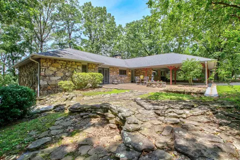 100 Tennyson Dr, Greers Ferry, AR 72067