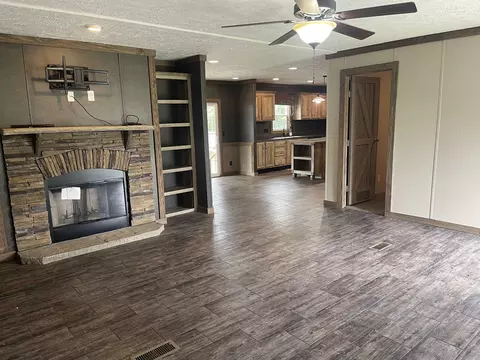 Living - 171 Miller Ln, Dumas, AR 71639 photo 2 of 3