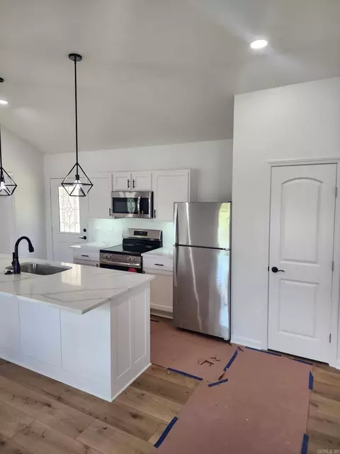 Kitchen - 303 E Center St, Beebe, AR 72012 photo 5 of 6
