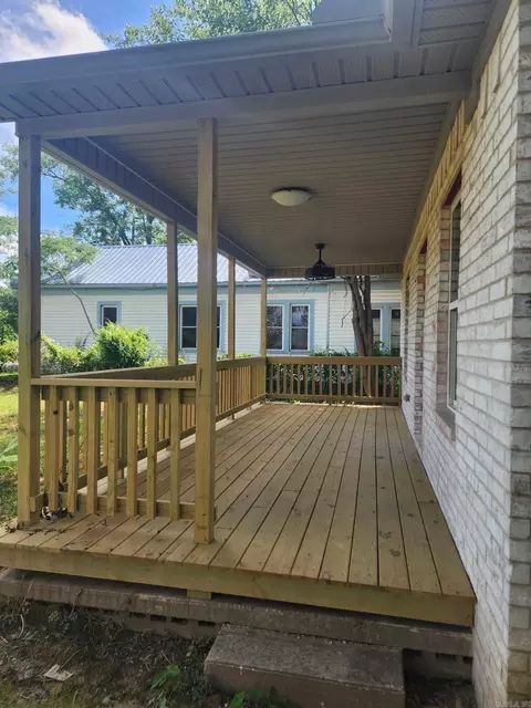 Exterior - 303 E Center St, Beebe, AR 72012 photo 3 of 4