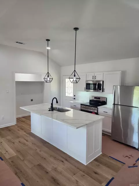 Kitchen - 303 E Center St, Beebe, AR 72012 photo 4 of 6