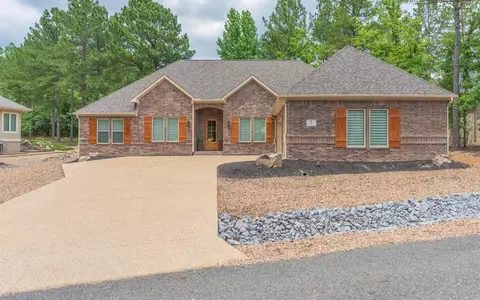 3 Docente Ln, Hot Springs Village, AR 71909