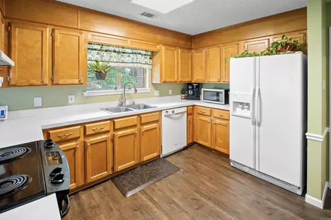 Kitchen - 30 Bridgestone Dr, Conway, AR 72032 photo 2 of 2