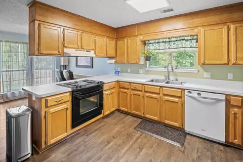 Kitchen - 30 Bridgestone Dr, Conway, AR 72032 photo 1 of 2