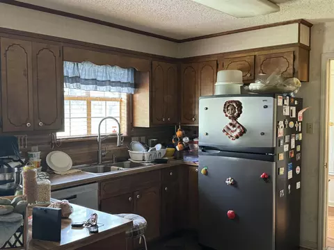 Kitchen - 1300 E 34th Ave, Pine Bluff, AR 71601 photo 1 of 2