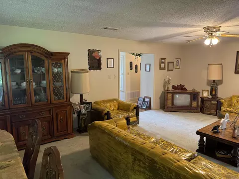 Living - 1300 E 34th Ave, Pine Bluff, AR 71601 photo 3 of 4