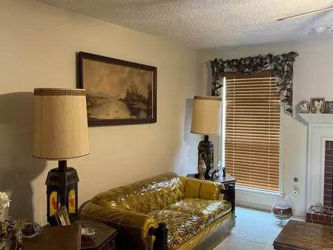 Living - 1300 E 34th Ave, Pine Bluff, AR 71601 photo 2 of 4