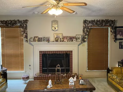 Living - 1300 E 34th Ave, Pine Bluff, AR 71601 photo 1 of 4