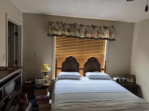 Bedroom - 1300 E 34th Ave, Pine Bluff, AR 71601 photo 2 of 3