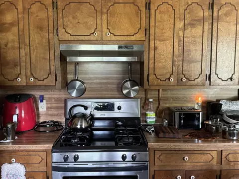 Kitchen - 1300 E 34th Ave, Pine Bluff, AR 71601 photo 2 of 2