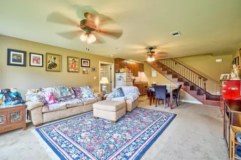 Living - 425 Tomahawk Ln, Bismarck, AR 71929 photo 7 of 7