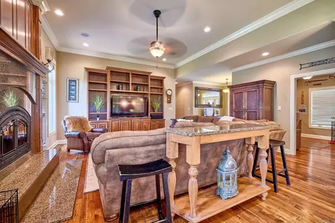 Living - 425 Tomahawk Ln, Bismarck, AR 71929 photo 3 of 7