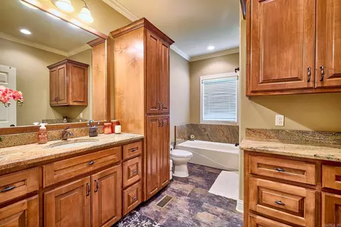 Bath - 425 Tomahawk Ln, Bismarck, AR 71929 photo 4 of 5